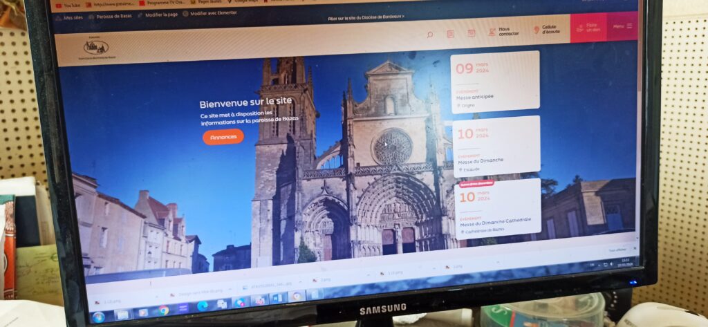 Le site de la paroisse est affiché sur un écran d'ordinateur.